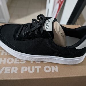 Brand new Kizik women's prague